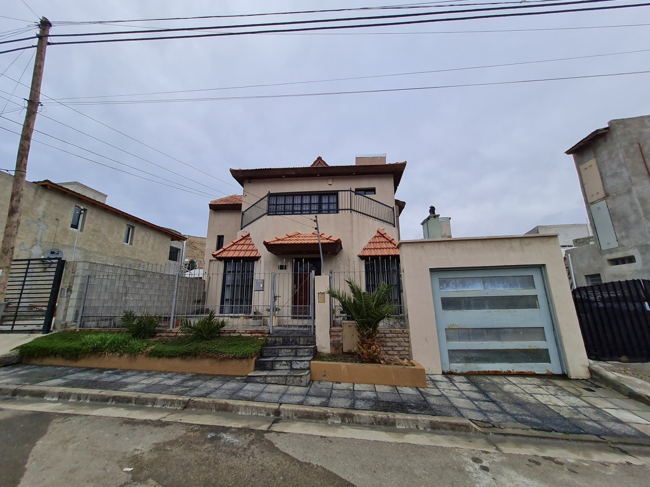 Foto Casa en Venta en Comodoro Rivadavia, Chubut - U$D 162.000 - pix1069641255 - BienesOnLine