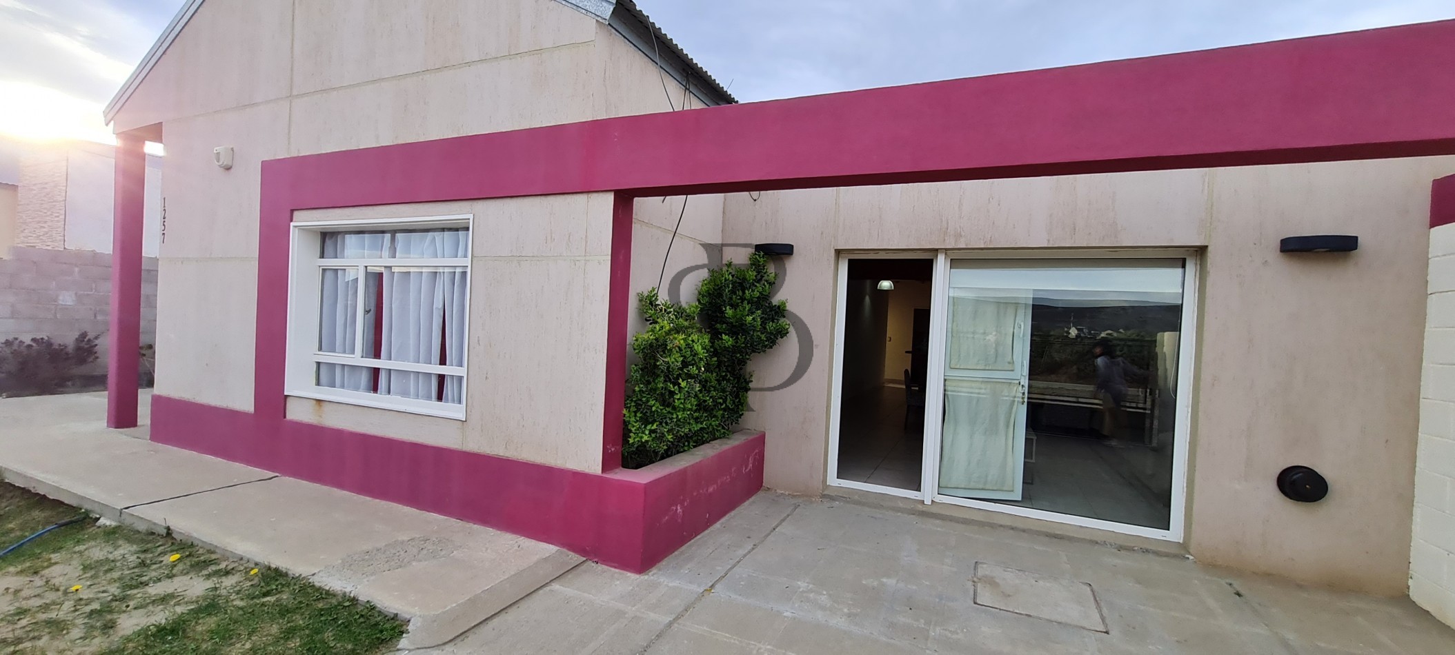 CASA EN VENTA CON PILETA EN RADA TILLY