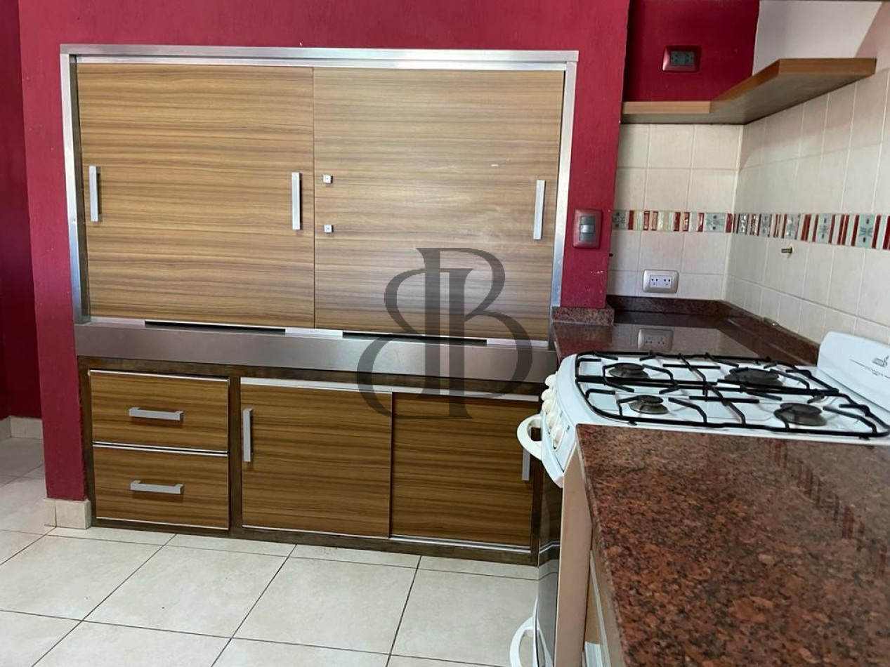 CASA EN VENTA CON PILETA EN RADA TILLY