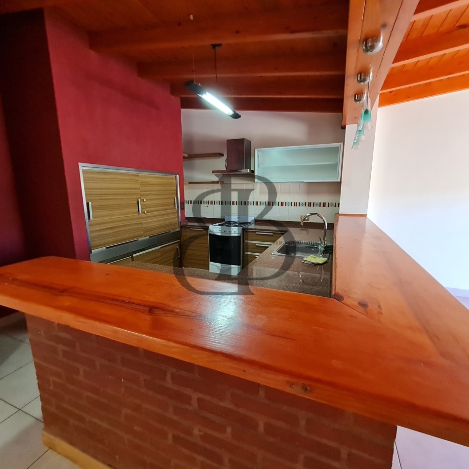 CASA EN VENTA CON PILETA EN RADA TILLY