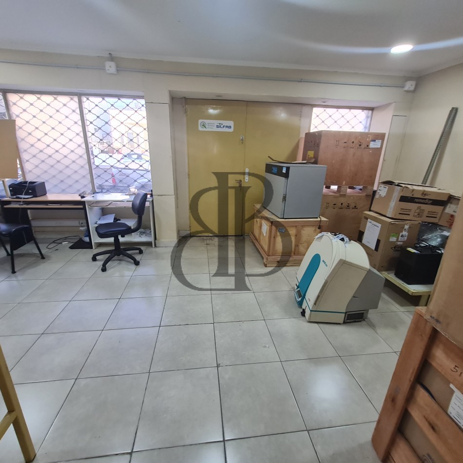 LOCAL CON DEPOSITO EN VENTA ZONA CENTRICA