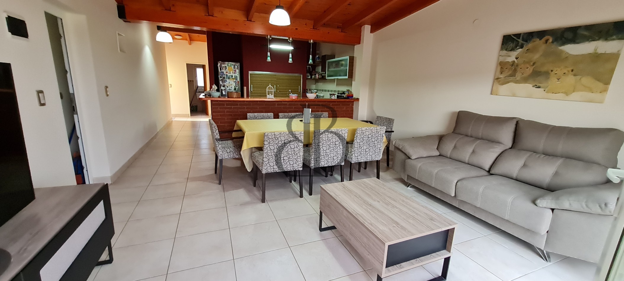 CASA EN VENTA CON PILETA EN RADA TILLY