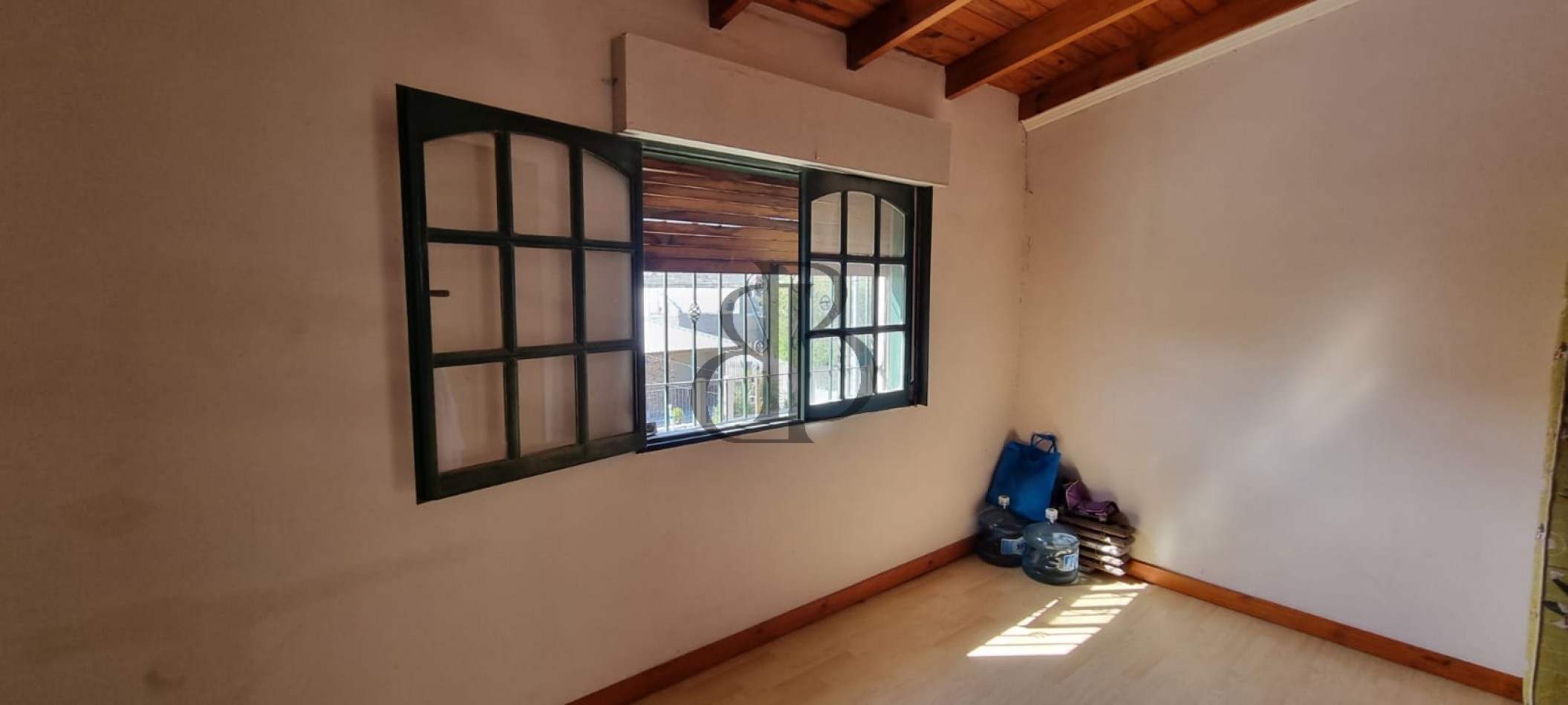 CASA EN VENTA 5 DORMITORIOS KM 3