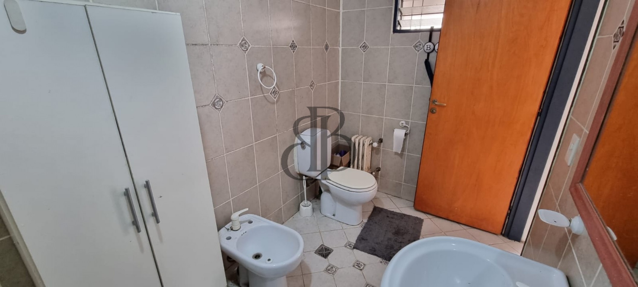 CASA EN VENTA 5 DORMITORIOS KM 3