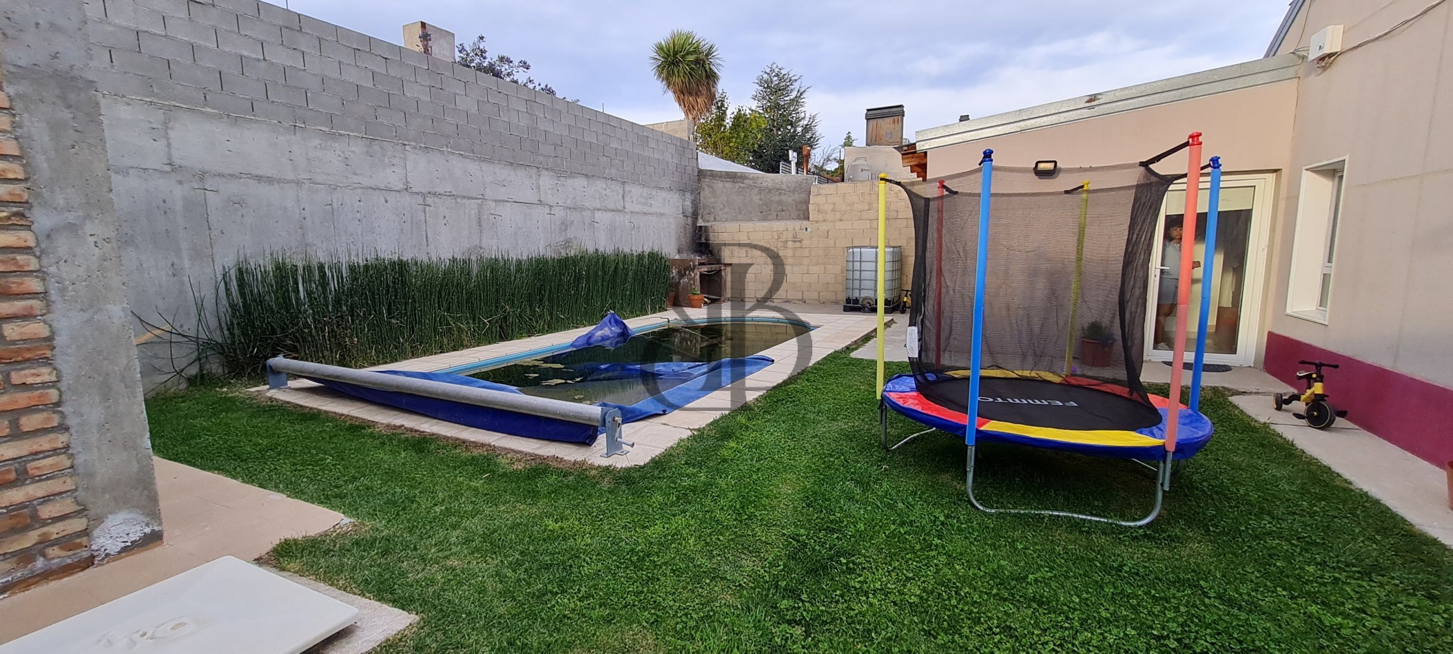 CASA EN VENTA CON PILETA EN RADA TILLY