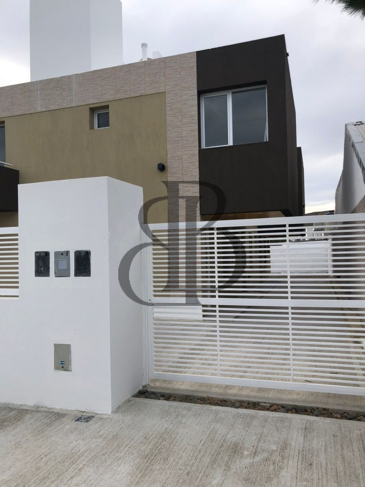 DUPLEX EN VENTA RADA TILLY