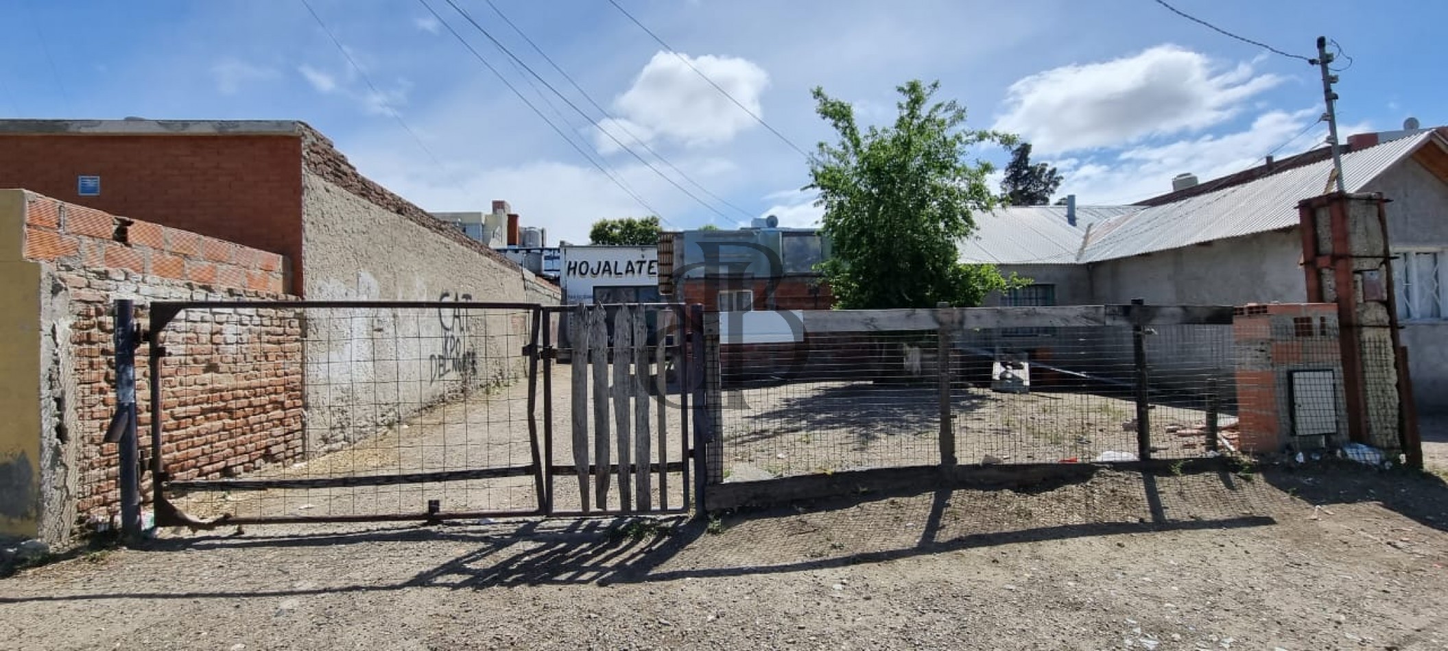 TERRENO CON MEJORA EN B° 9 DE JULIO