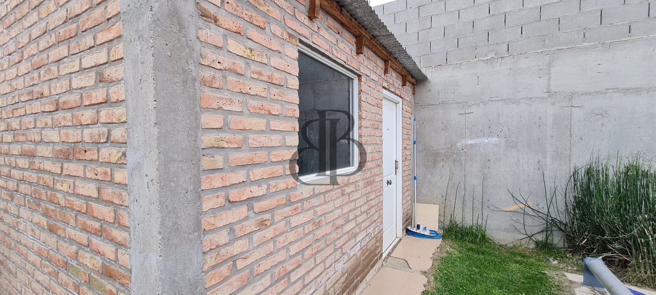 CASA EN VENTA CON PILETA EN RADA TILLY