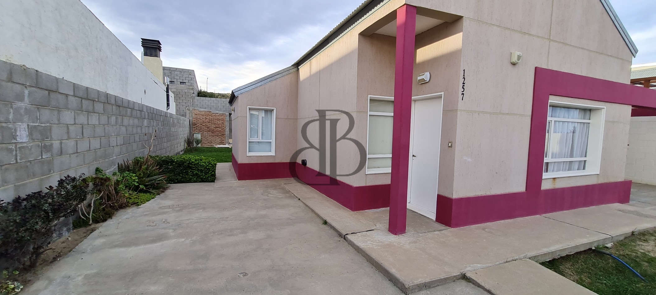 CASA EN VENTA CON PILETA EN RADA TILLY