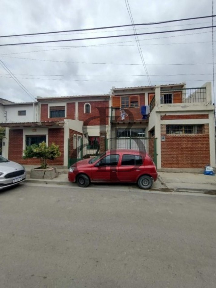 CASA EN VENTA 5 DORMITORIOS KM 3