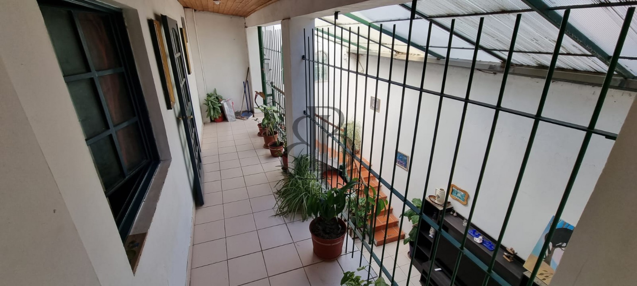 CASA EN VENTA 5 DORMITORIOS KM 3