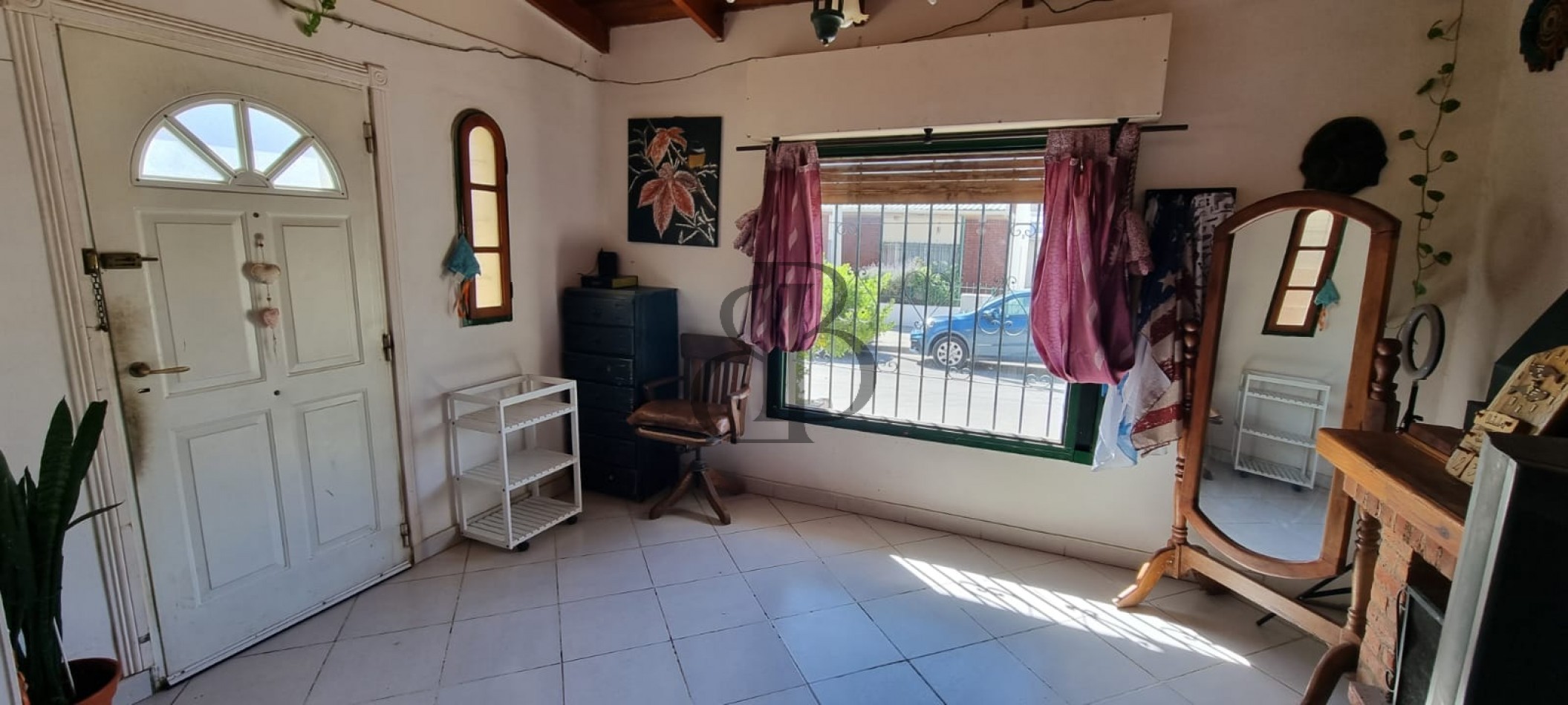 CASA EN VENTA 5 DORMITORIOS KM 3