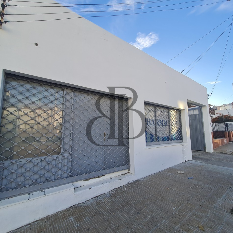 LOCAL CON DEPOSITO EN VENTA ZONA CENTRICA