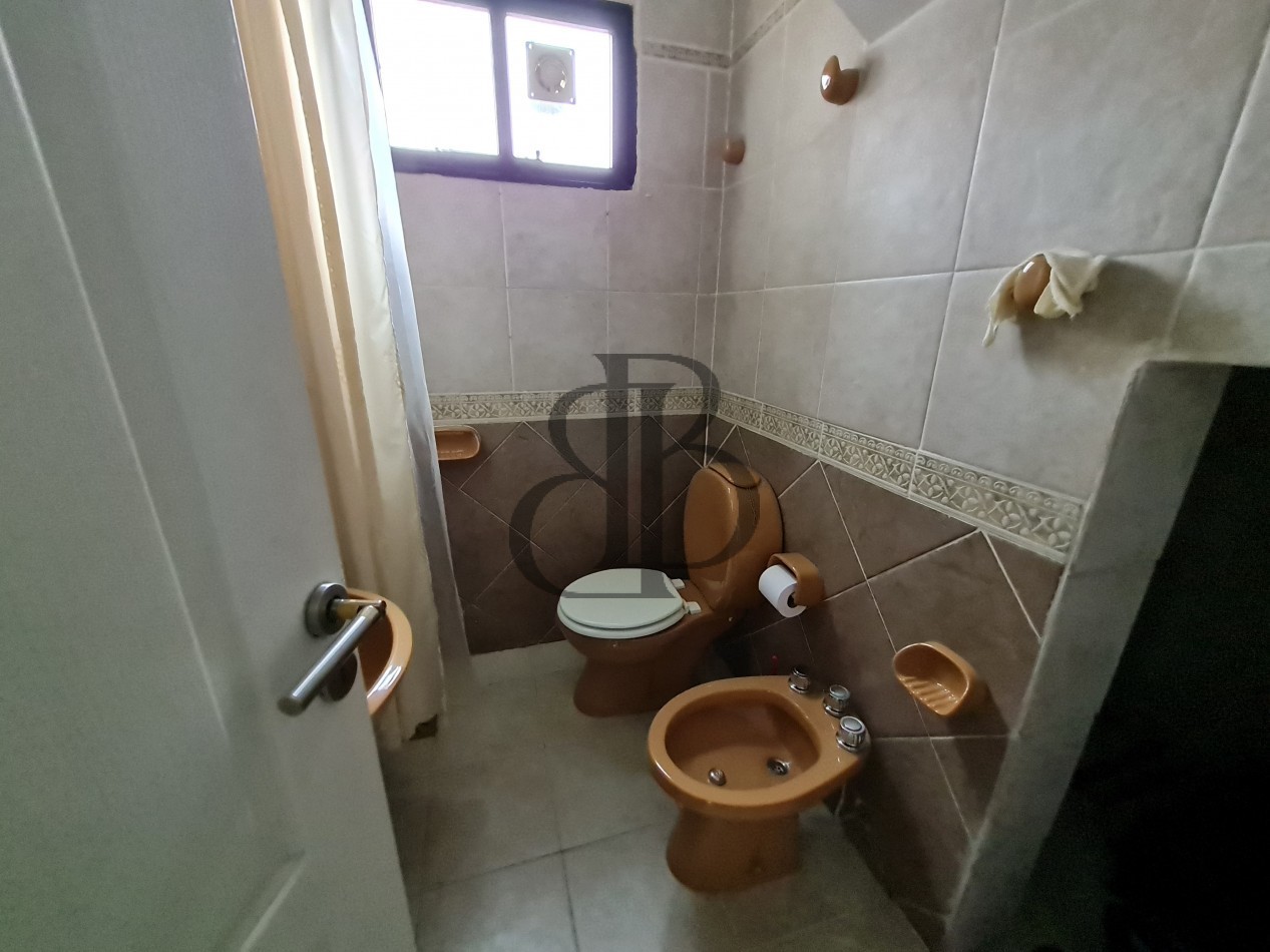 CASA EN VENTA 3 DORMITORIOS - B° DIVINA PROVIDENCIA