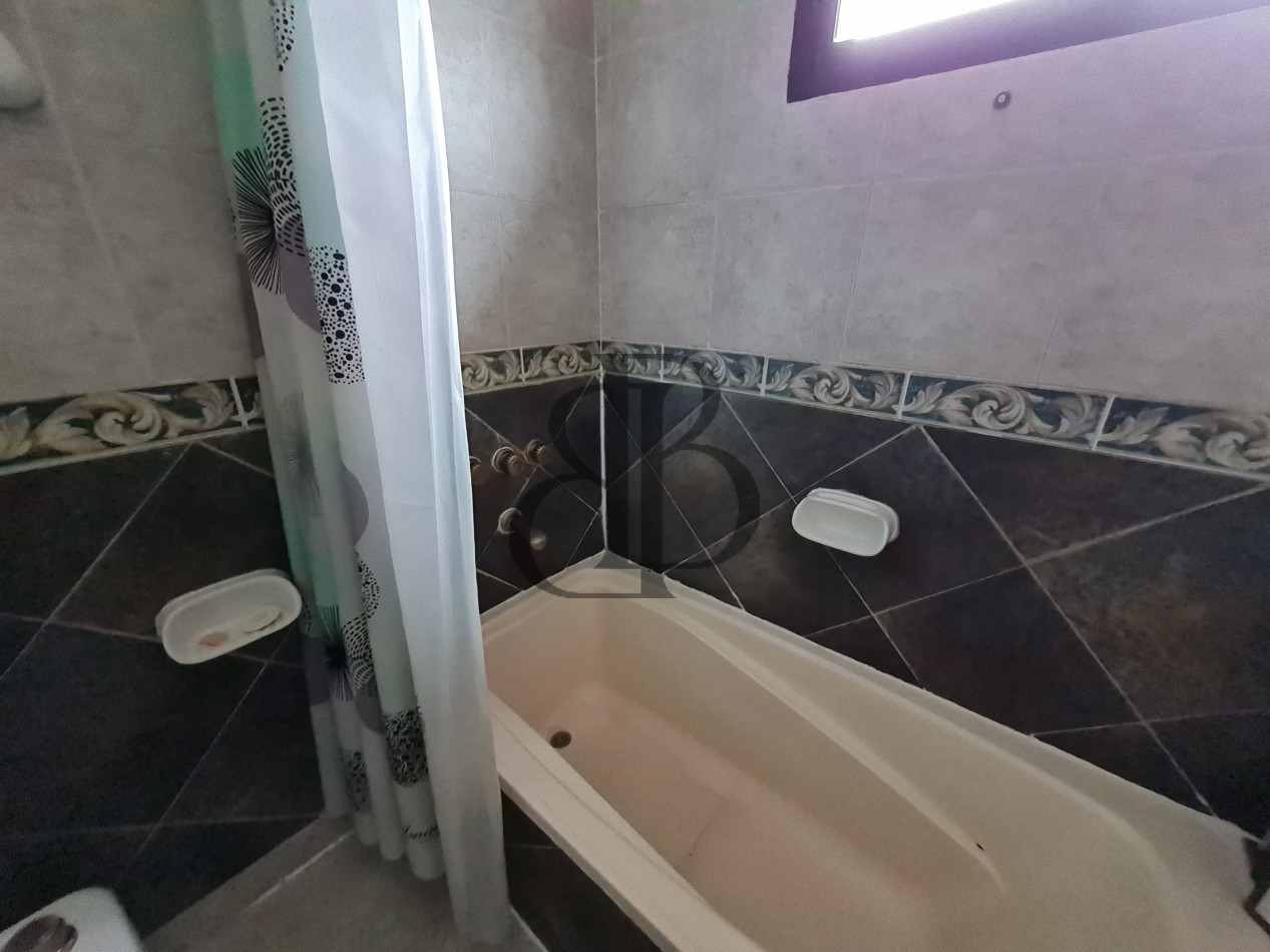 CASA EN VENTA 3 DORMITORIOS - B° DIVINA PROVIDENCIA