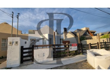 CASA EN VENTA RADA TILLY 